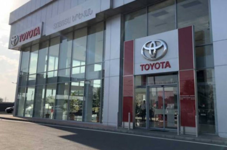 Երևանում թալանել են «Տոյոտա Երևան»-ի վաճառքի բաժնի ղեկավարի «Toyota»-ները