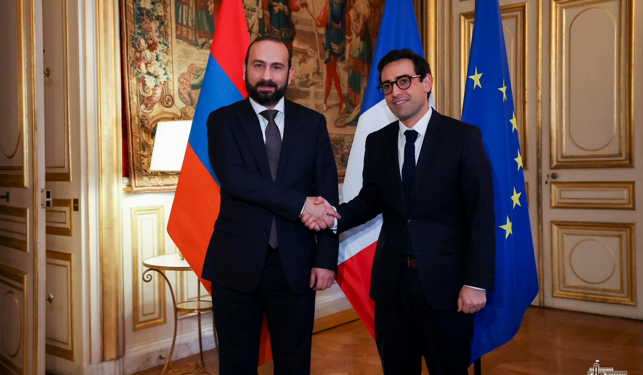В Париже стартовала встреча министра иностранных дел Армении Арарата Мирзояна и министра Европы и иностранных дел Франции Стефана Сежурне