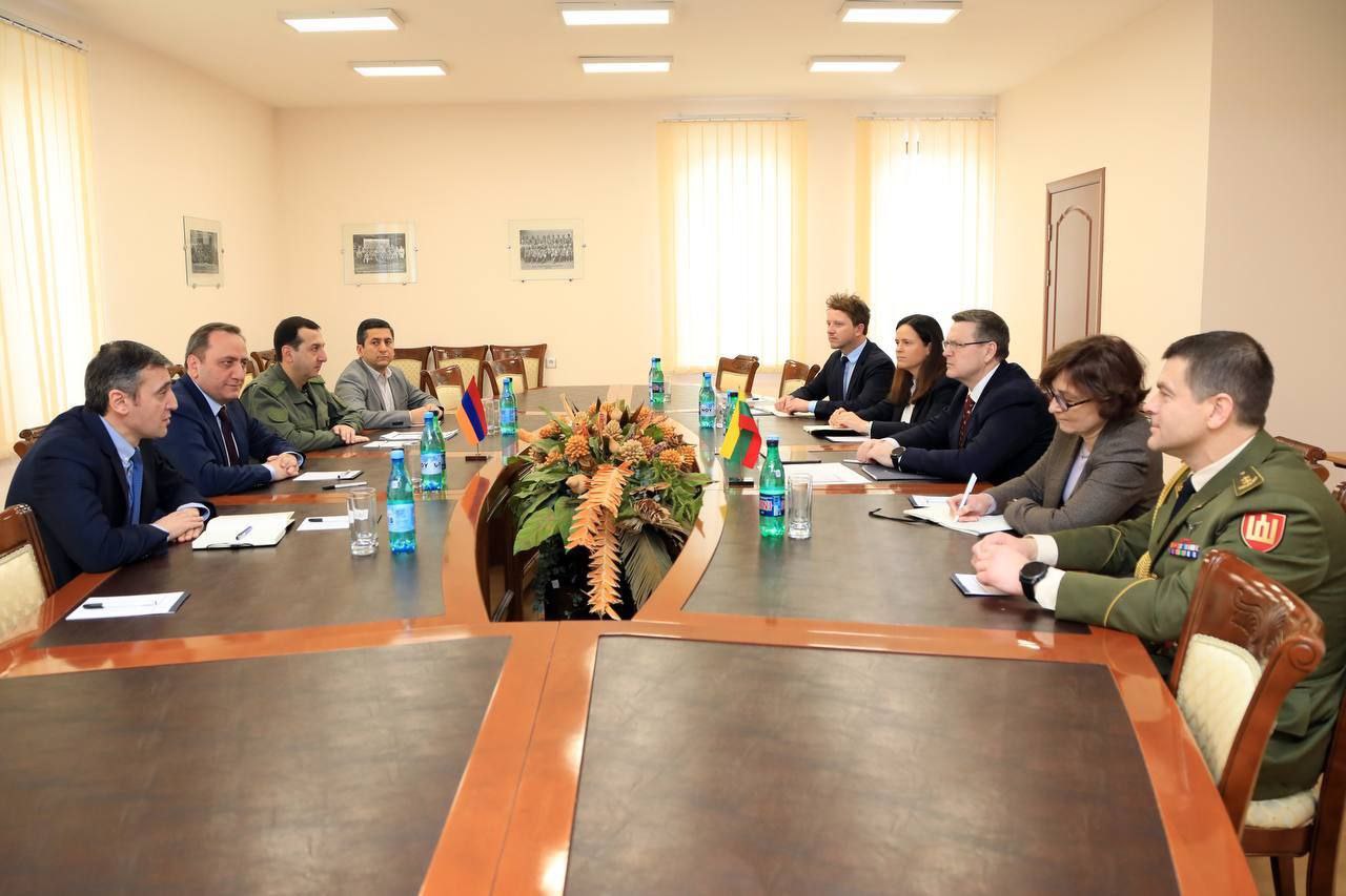 Был обсужден текущий ход и перспективы сотрудничества между Арменией и Литвой в сфере обороны