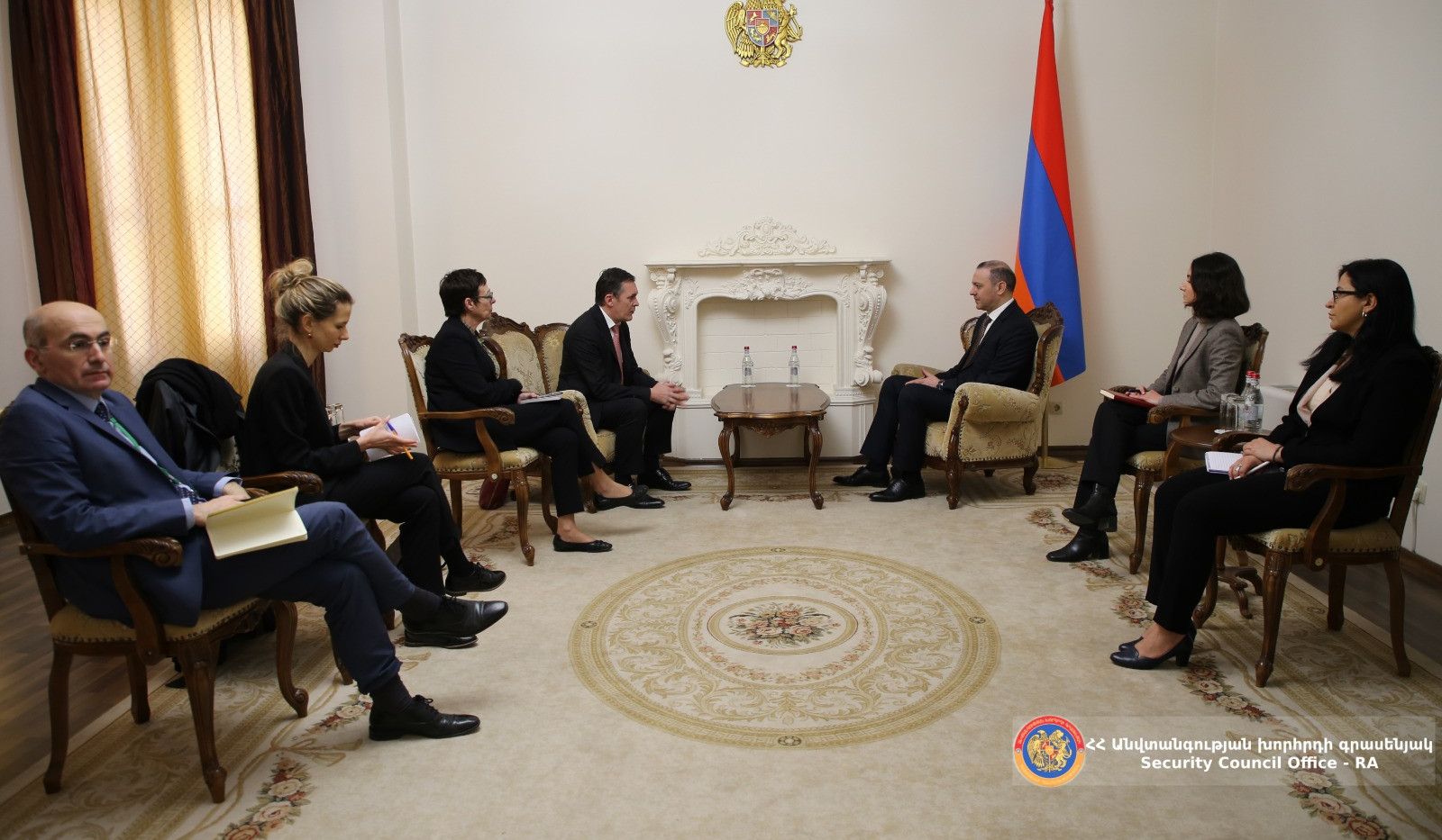 Секретарь Совета безопасности Армении принял сопредседателя Минской группы ОБСЕ от Франции