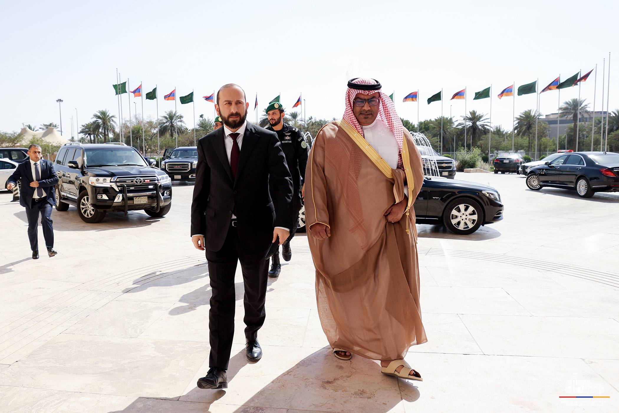 Арарат Мирзоян представил «Перекресток мира» министру иностранных дел Саудовской Аравии