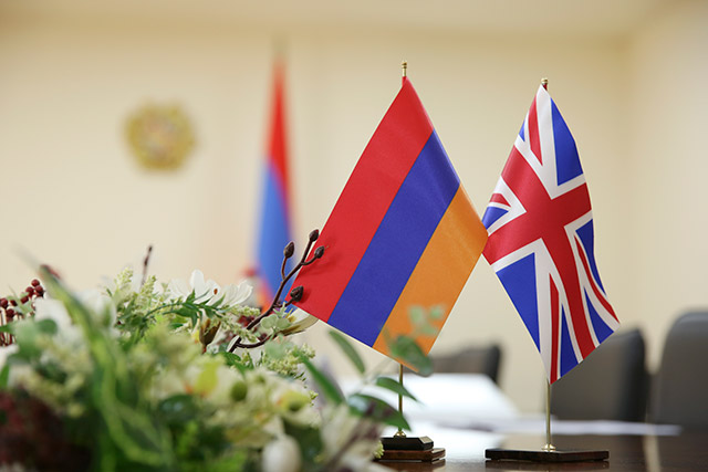 Times: Лондон и Ереван ведут переговоры об отправке в Армению нелегалов из Британии