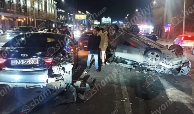 Խոշոր ու շղթայական ավտովթար Երևանում. բախվել են Mercedes-ը, Hyundai-ն, Mazda-ն, Nissan-ը և Volkswagen-ը, որոնցից մեկը գլխիվայր շրջվել է