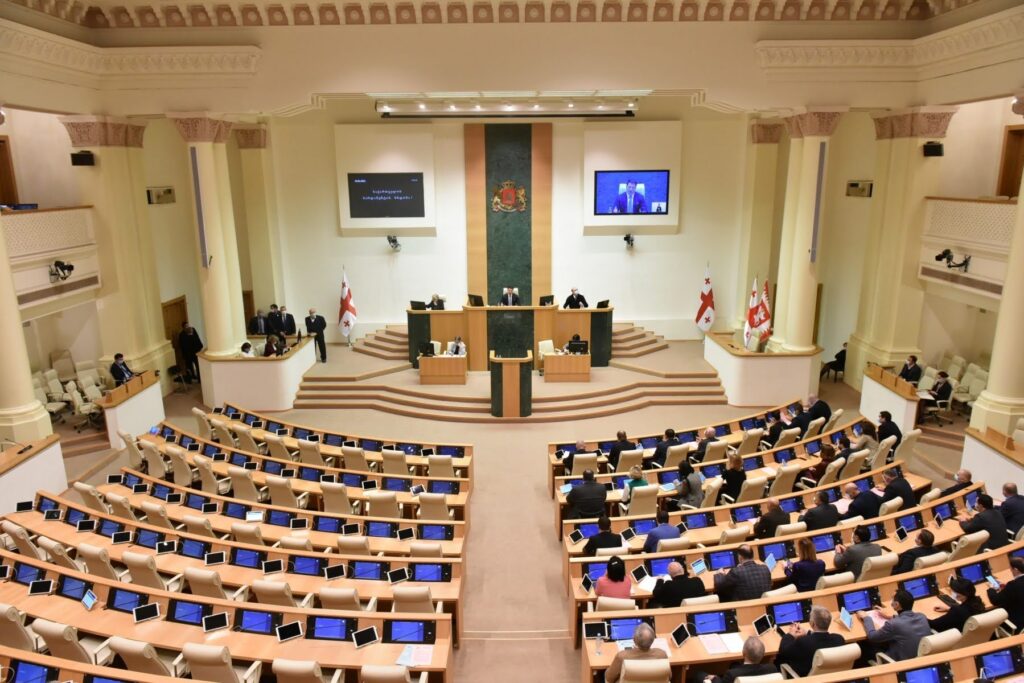 Վրաստանի խորհրդարանում նիստի մեկնարկից առաջ ծեծկռտուք է տեղի ունեցել պատգամավորների միջև