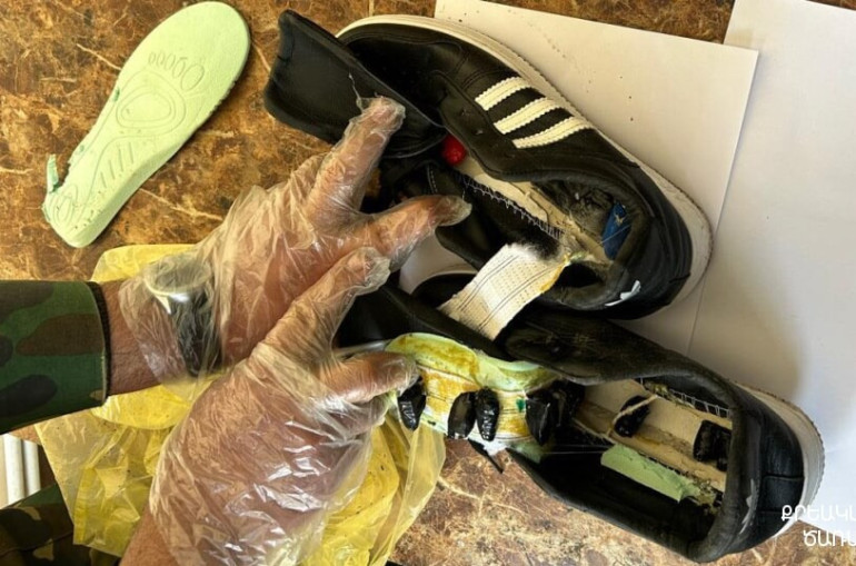 «Սևան» ՔԿՀ տեսակցության եկած քաղաքացու մարզակոշիկների միջից հայտնաբերել են տարբեր թմրամիջոցների նմանվող զանգվածներով 20 փաթեթ