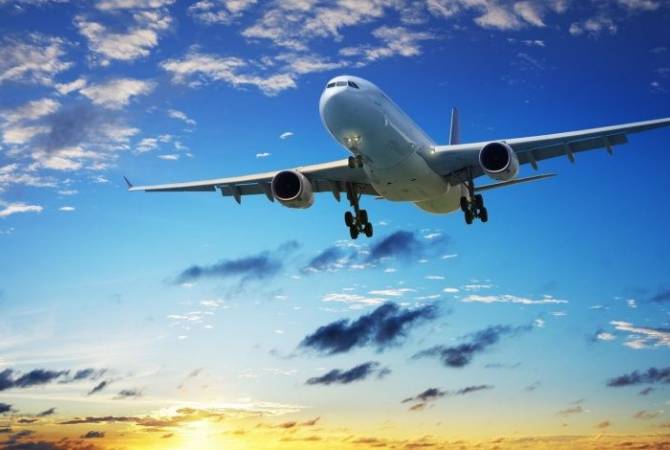 Вылетевший из Сочи в Ереван самолет совершил экстренную посадку
