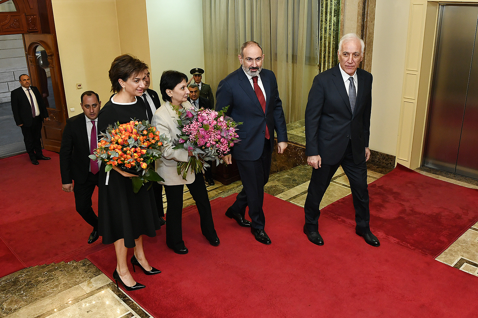 Премьер-министр вместе с супругой посетил президентскую резиденцию