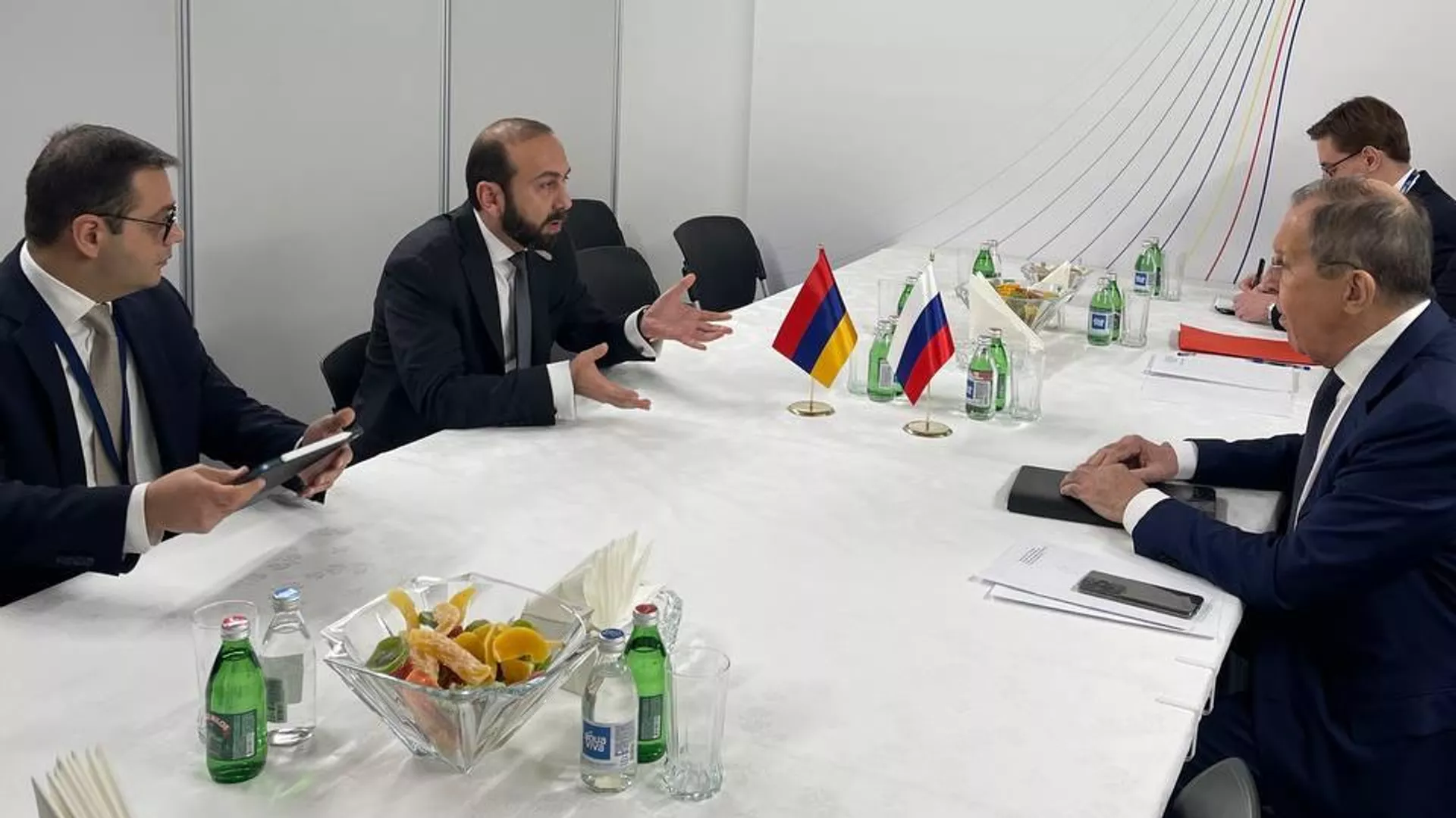 Главы МИД Армении и России встретились в Скопье