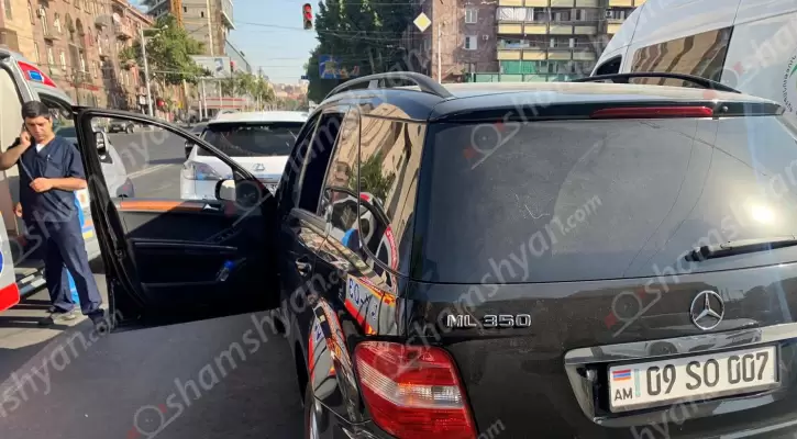 Ողբերգական դեպք Երևանում. «Տաշիր» առևտրի կենտրոնի դիմաց Mercedes ML 350-ում հայտնաբերվել է տղամարդու դի