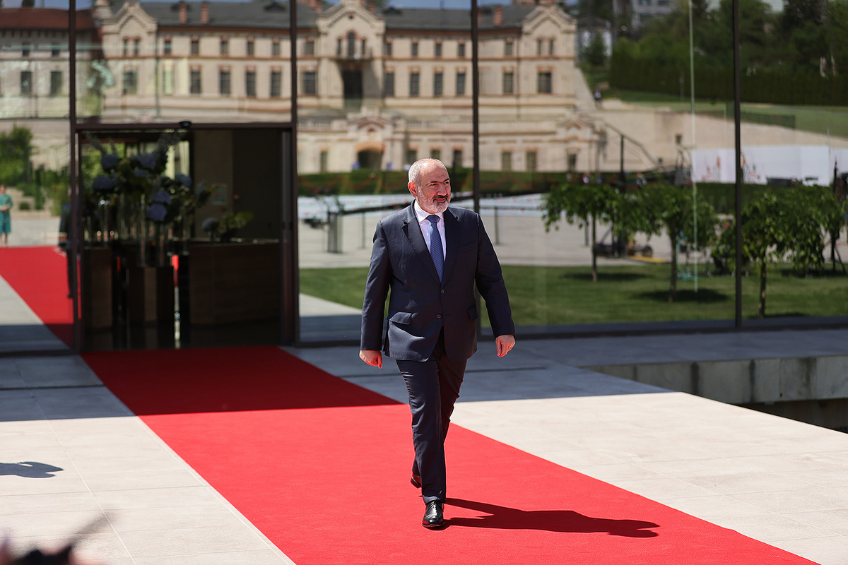 Премьер-министр Пашинян принял участие во Втором саммите Европейского политического сообщества, провел беседы с лидерами ряда стран