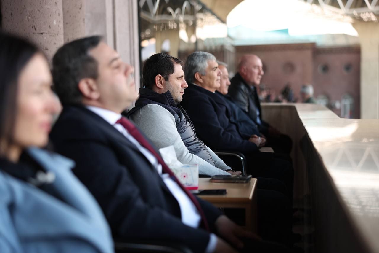 Սուրեն Պապիկյանը մասնակցել է Վազգեն Սարգսյանի 65-ամյակին նվիրված ֆուտբոլի համաբանակային մրցաշարի բացման արարողությանը