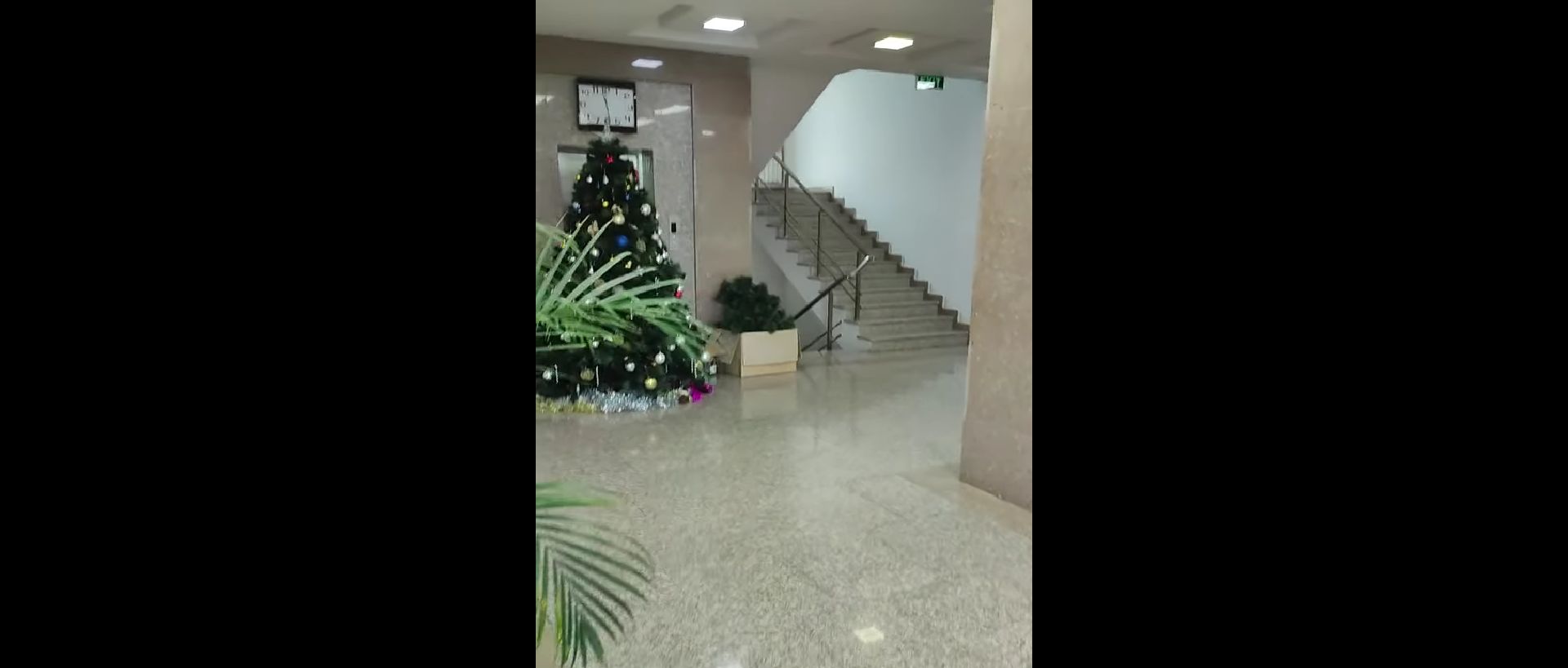Ադրբեջանը Սուրբ Ծննդյան տոնի առթիվ զարդարել է Ստեփանակերտի գրեթե ամբողջությամբ դատարկ հիվանդանոցը. Սնել (տեսանյութ)
