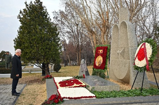 ՀՀ նախագահը ծաղիկներ է խոնարհել Վազգեն Սարգսյանի շիրիմին և հարգանքի տուրք մատուցել նրա հիշատակին