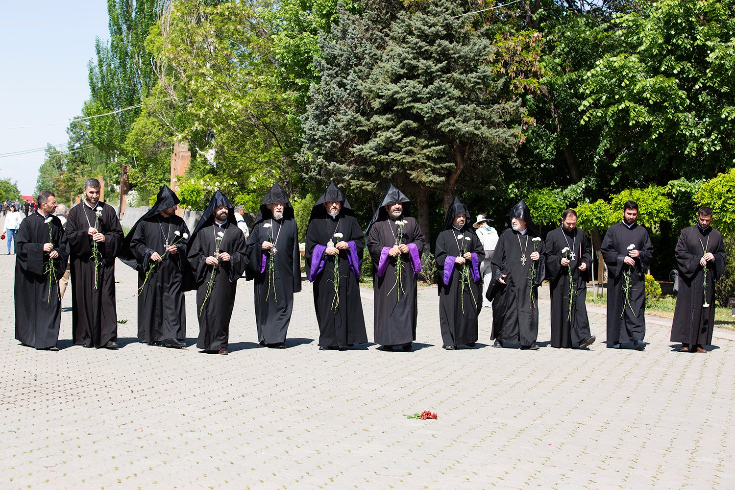 Մայր Աթոռի Սուրբ Էջմիածնի միաբաններն այցելեցին «Հաղթանակ» զբոսայգի