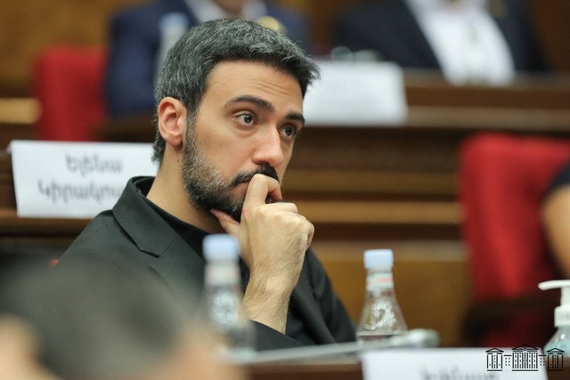 Քրեականացնել կեղծ կամ սուտ տեղեկություններ հայտնելը կամ տրամադրելը․ «Հրապարակ»