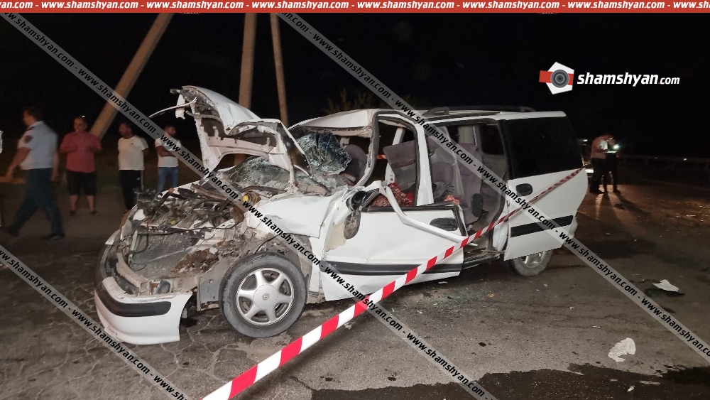 Արարատի մարզում Opel Sintra-ն մխրճվել է բեռնատարի մեջ. վիրավորներին ավտոմեքենայից դուրս են բերել Մասիսի փրկարարները