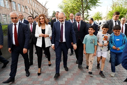  Փաշինյանը Էջմիածնում ծանոթացավ թիվ 7 դպրոցի աշխատանքներին