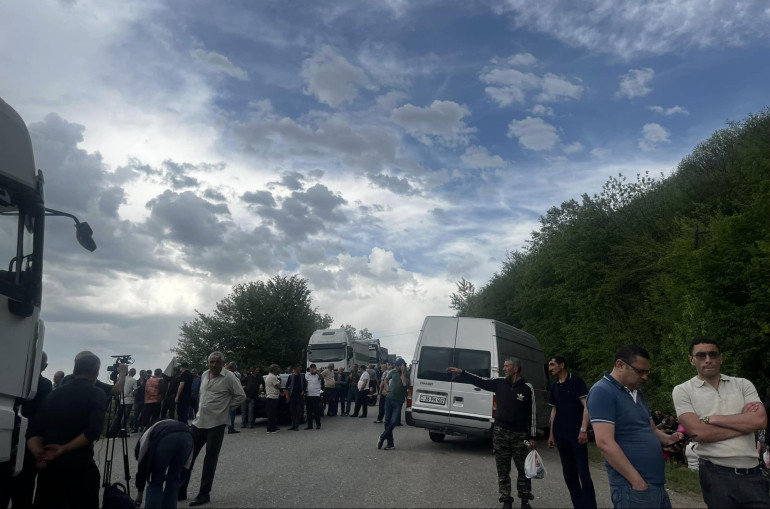 Երևան-Թբիլիսի ճանապարհը փակ է․ քաղաքացիները պահանջում են չեղարկել միակողմանի զիջումների գործընթացը