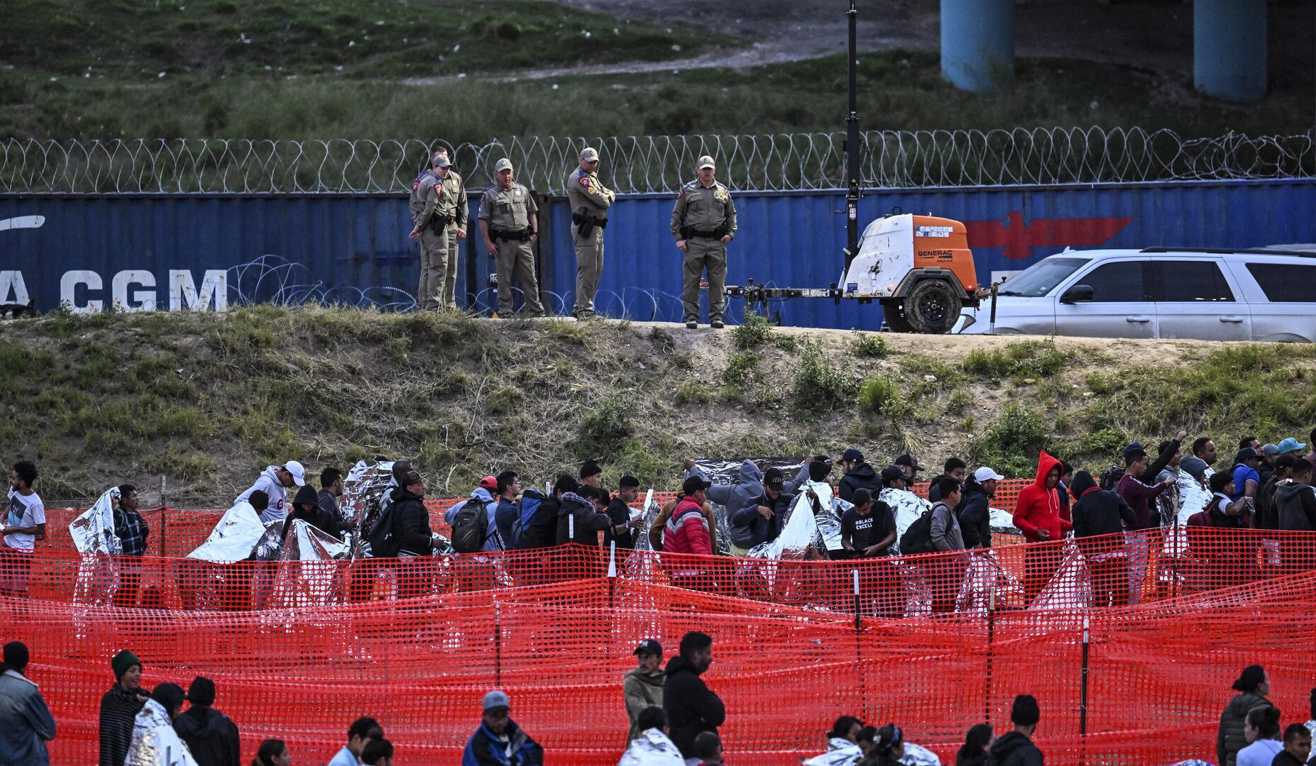 Տեխասի ազգային գվարդիան արգելափակել է դաշնային սահմանապահների մուտքը Մեքսիկայի հետ սահման