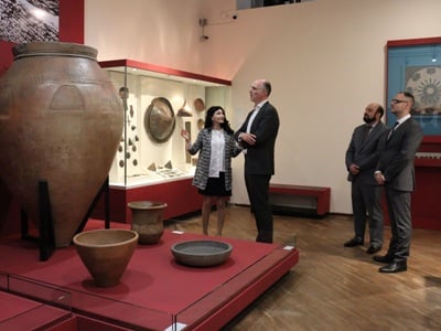 Բրիտանացի նախարարը ծանոթացել է Հայաստանի պատմության թանգարանի հավաքածուներին