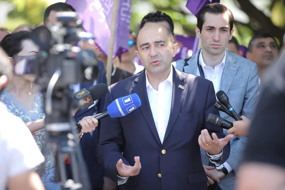 Մենք բանակցությունների միջոցով այդ զորքերին հանելու ենք Հայաստանի տարածքից․ Էդմոն Մարուքյան