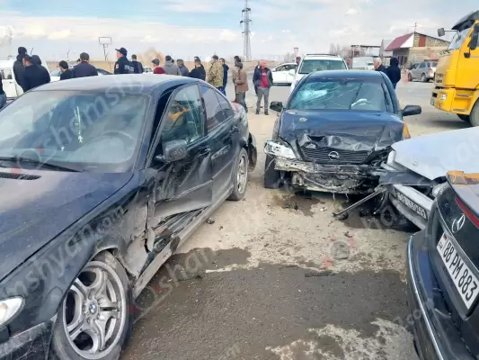 Ավտովթար Արմավիրի մարզում. բախվել են BMW-ն, Opel-ը «ԳԱԶ 2410»-ն ու «ՎԱԶ 21015»-ը. կա վիրավոր