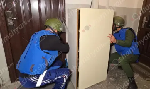 Քրեակատարողական հիմնարկի աշխատակցի տան դռան բռնակին հայտնաբերվել է պшյթուցիկի նմանվող կասկածելի իր. ժամանել են սակրավորները