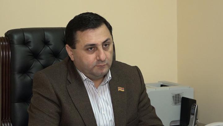 Առօրյա էժան ու անցողիկ բեմադրություններից դուրս, տղե՛ք, ժամանակ գտեք, զբաղվեք այս հարցով․ Սամվել Ֆարմանյան