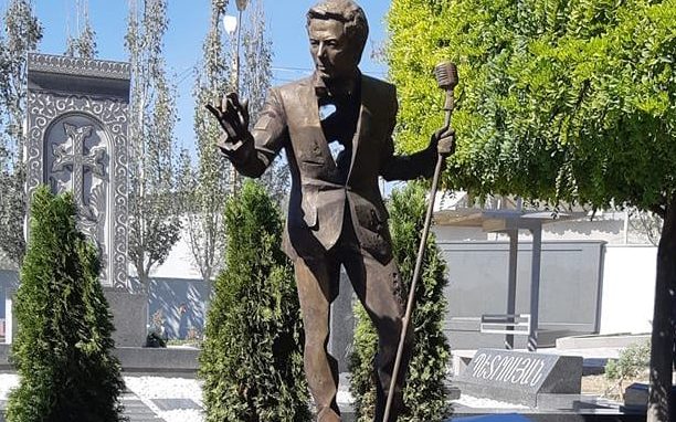 Երևանի քաղաքային պանթեոնում տեղադրվել է Հայկոյի արձանը