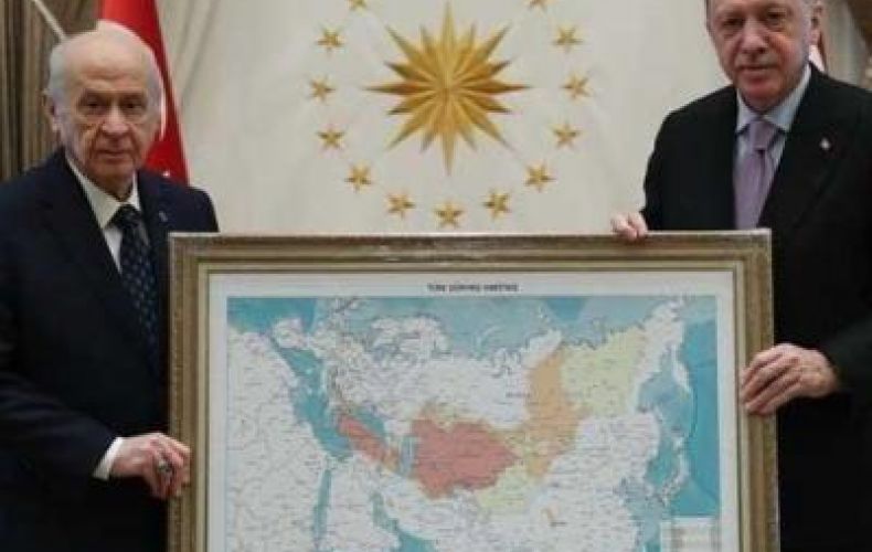 Թուրք ազգայնական կուսակցապետը Էրդողանին է նվիրել թյուրքական աշխարհի քարտեզը ՌԴ–ի մի մասը «զավթված»
