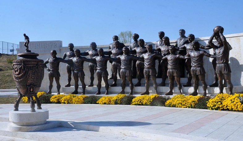 Գողացել են «Արարատ 73»-ի ֆուտբոլիստների մի քանի արձան