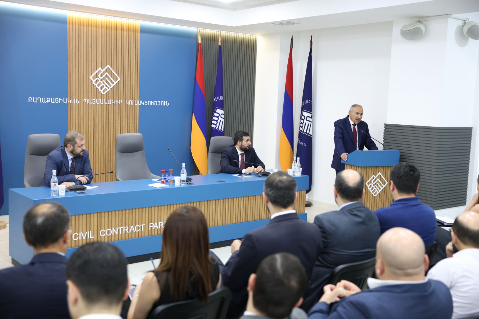 Փաշինյանի գլխավորությամբ տեղի է ունեցել «Քաղաքացիական պայմանագիր» կուսակցության նախաձեռնող խմբի նիստ