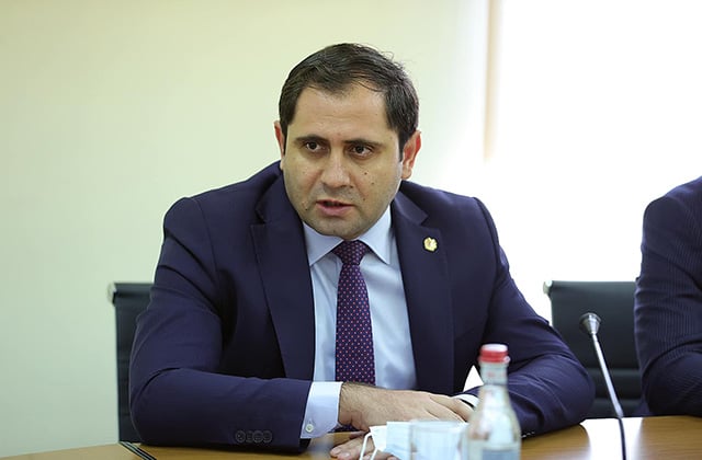Կարծում եմ, որ խնդիրները կլուծվեն հնարավորինս արագ և բնական գործընթացը կշարունակվի. Պապիկյանը՝ հնդկական զենքի մատակարարումների մասին