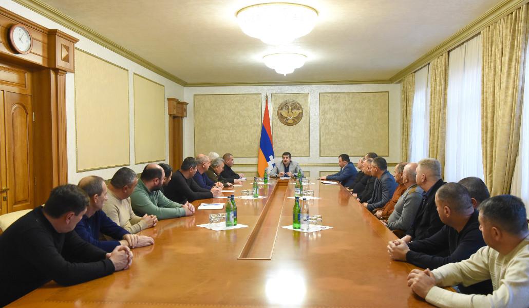 Արայիկ Հարությունյանն Արցախի պահեստազորի սպաների միության անդամների հետ քննարկել է շրջափակման հարցը