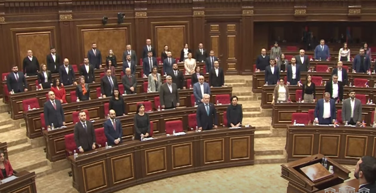 Խորհրդարանը մեկ րոպե լռությամբ հարգեց Գալուստ Սահակյանի հիշատակը