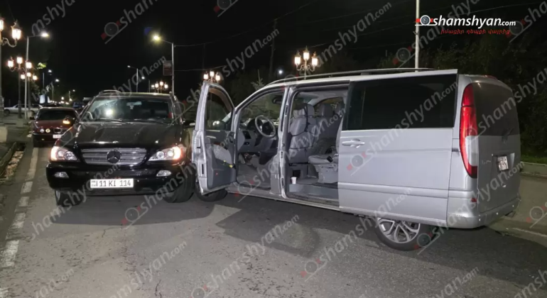 Ապարանում «Mercedes Viano»-ն դուս է եկել հանդիպակաց և բախվել «Mercedes ML»-ին