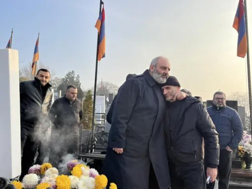 Բագրատ Սրբազանն այցելել է Եռաբլուր