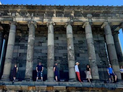 «Մի գեղեցիկ ավանդույթ կա». Չեխիայի դեսպանի դասարանցիները Հայաստանում են