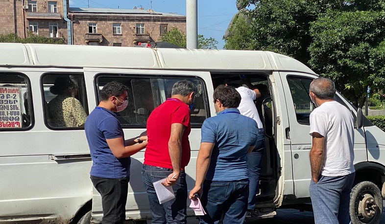 Տաքսիներով ուղևորափոխադրում իրականացնող տրանսպորտային միջոցների դեպքում կրկին հայտնաբերվել են առանց դիմակի վարորդներ