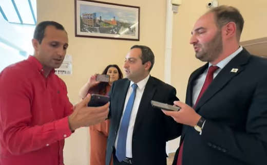 «Դե կտենա՛ս, որ ներողություն կխնդրես, շառ անող են ՔՊ-ականները». Ընդդիմադիր ավագանու անդամը՝ ՔՊ-ականին