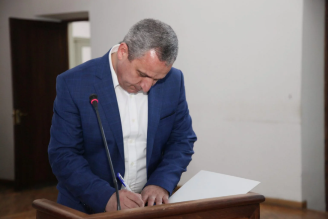 ԲԴԽ անդամը պետության հաշվին օգտվում է մեքենայից եւ բենզինից. «Ժողովուրդ»