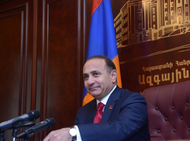 1 մլրդ 100 մլն դրամ, բազմաթիվ գույքեր. Հովիկ Աբրահամյանի եղբոր, փեսաների ապօրինի գույքերի պահանջը