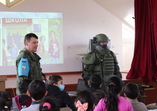 Российские миротворцы провели интерактивный «Урок мира» в школе Нагорного Карабаха