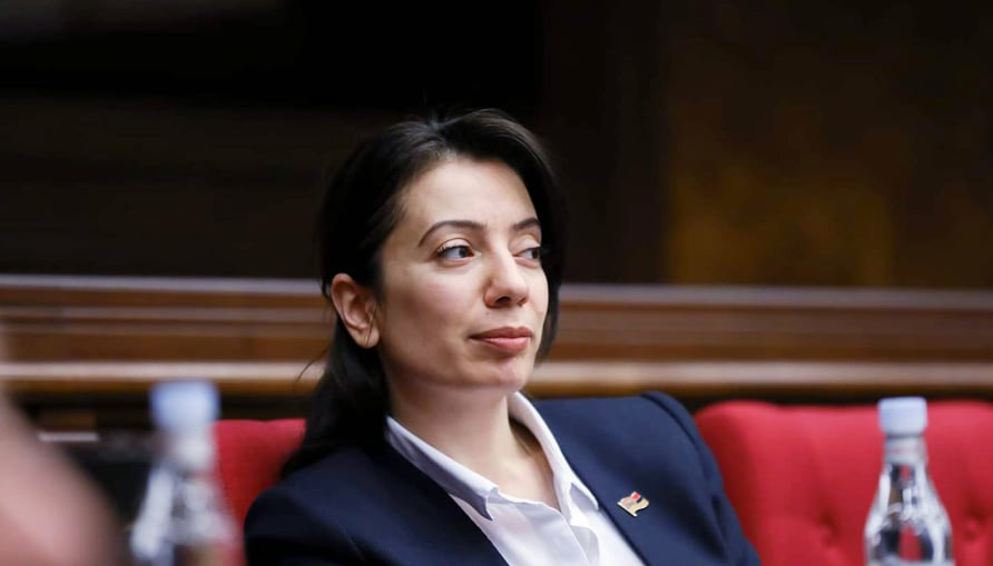 Եղբայրս աթեիստ է, ես՝ հավատացյալ, 40 տարեկան ազատ մարդ է, կարծիք է ունեցել՝ արտահատել է. Քրիստինե Պողոսյանը՝ եղբոր գրառման մասին