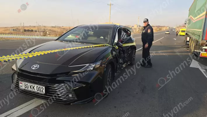 Մուղնիում բախվել են «Toyota Camry»-ն,  «ՎԱԶ 2121»-ը և «DAF» մակնիշի կցորդիչով բեռնատարը․ կա 5 վիրավոր
