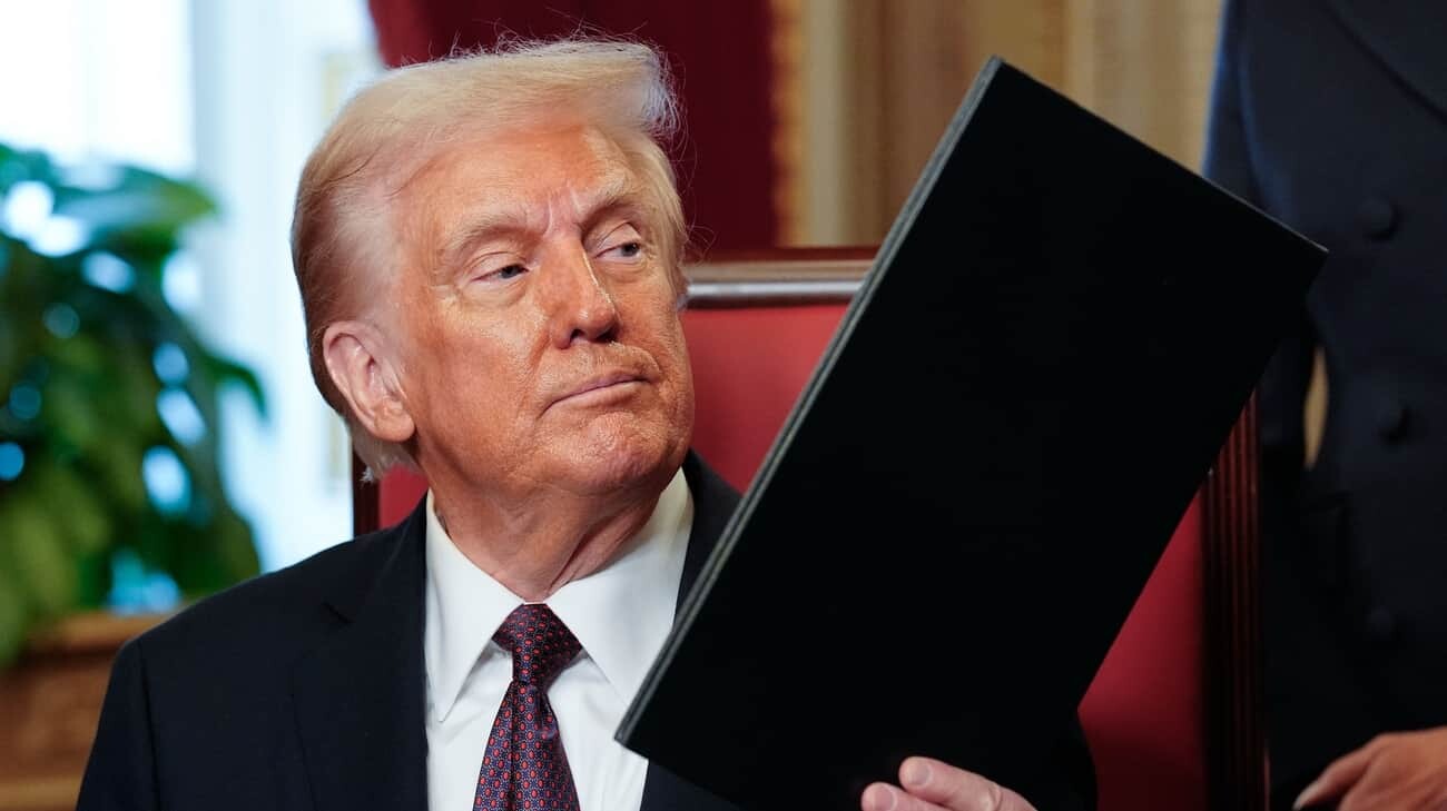 Трамп: Пошлины в отношении Мексики и Канады вступят в силу завтра