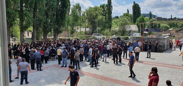 «Մեր պահանջն այն է, որ տղաներին չտանեն ». Ախալքալակում սպանված երիտասարդի գյուղում բողոքի ակցիա է