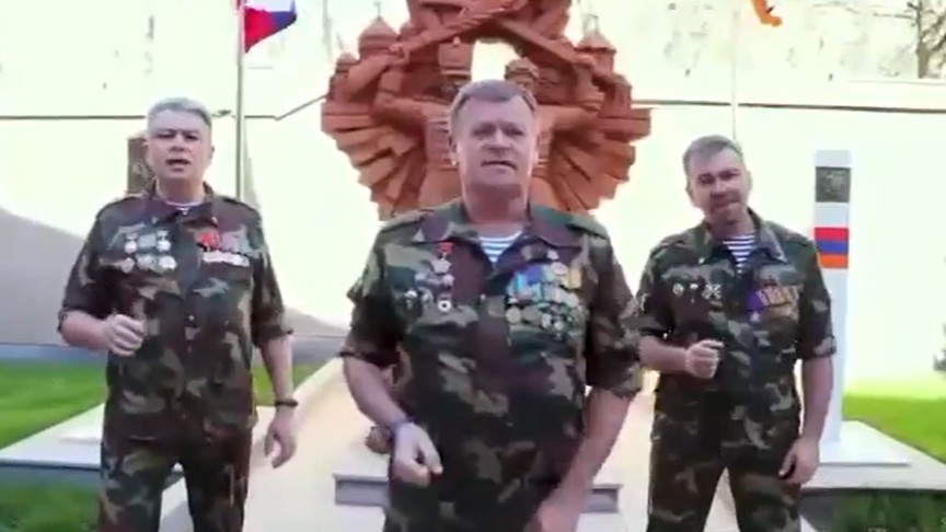 Ռուսական ռազմաբազայի սպաները երգում են՝ ի պատիվ հայ-ռուսական բարեկամության (տեսանյութ)