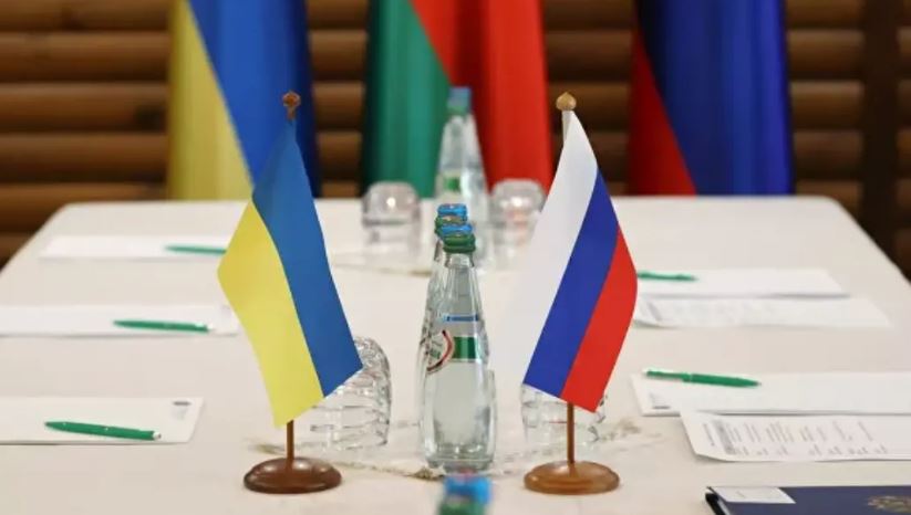 Российская сторона на переговорах не уступит украинской ни одного пункта – Слуцкий