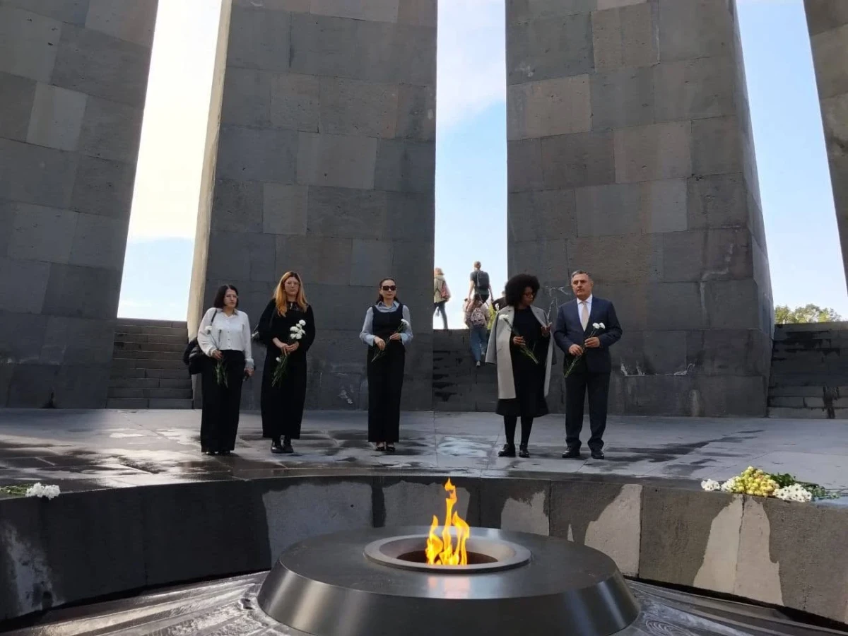Փարիզի քաղաքապետարանի ներկայացուցիչներն այցելել են Հայոց ցեղասպանության հուշահամալիր